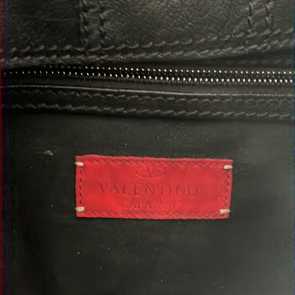Authentic Valentino hand bag in black leather - Picture 5 of 6